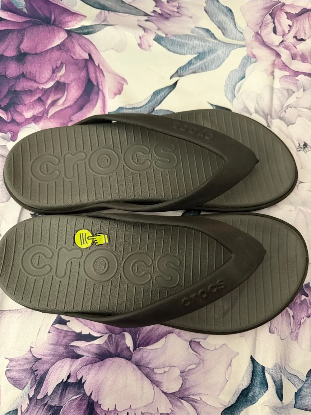 CROCS Coast Men’s Flip Flops Sz 10 Grey/Black